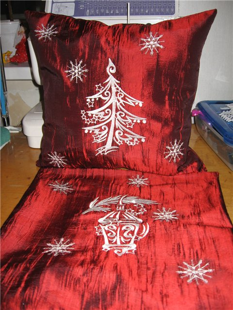 christmas pillow with free embroidery