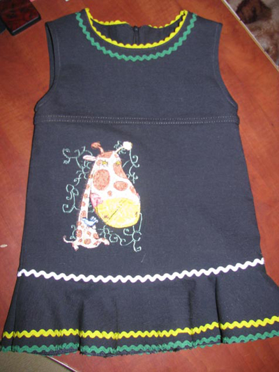 Dress with machine embroidery Giraffe with small bird