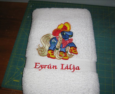 country style little pony machine embroidery design